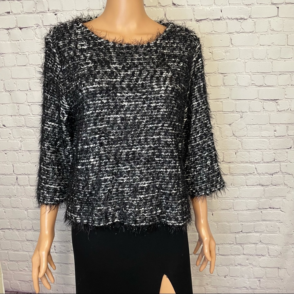 Vince camuto Extremely soft black and white mid-sleeve  sweater size medium - Picture 4 of 13